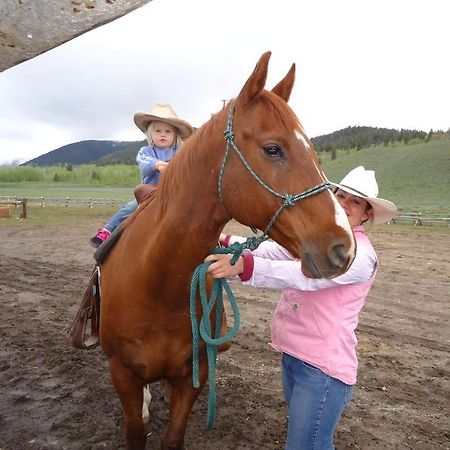 Hotel Parade Rest Ranch West Yellowstone Exterior foto