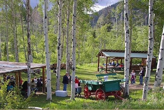 Hotel Parade Rest Ranch West Yellowstone Exterior foto